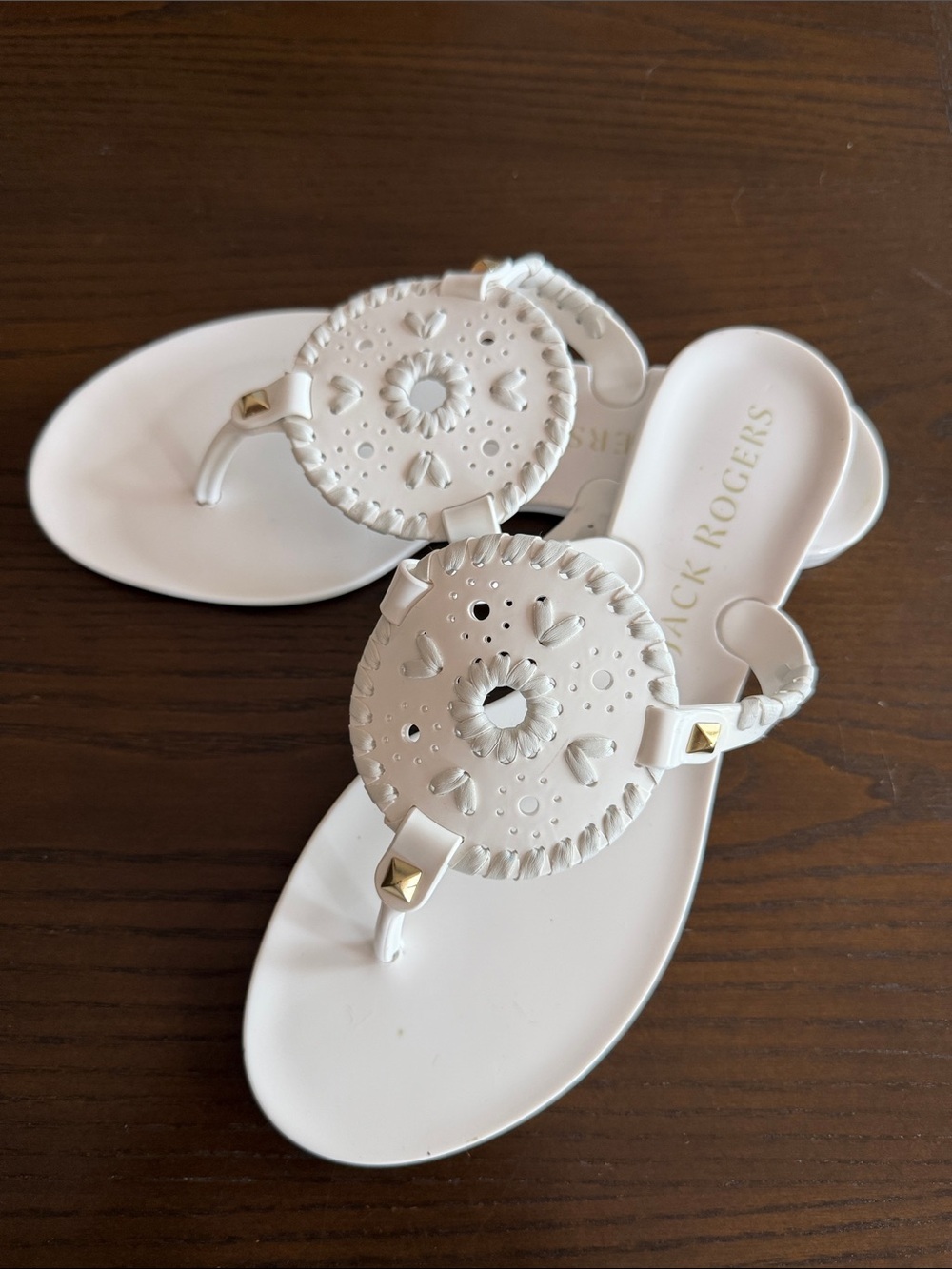 Jack Rogers White Leather Circle Medallion Thong Sandals - Picture 1 of 5